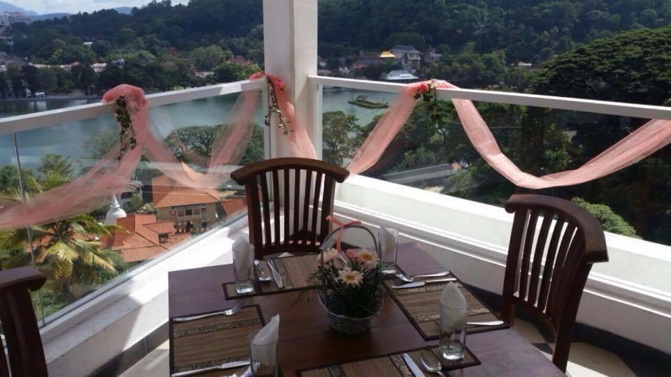 Kandy Supreme Hotel Exterior photo