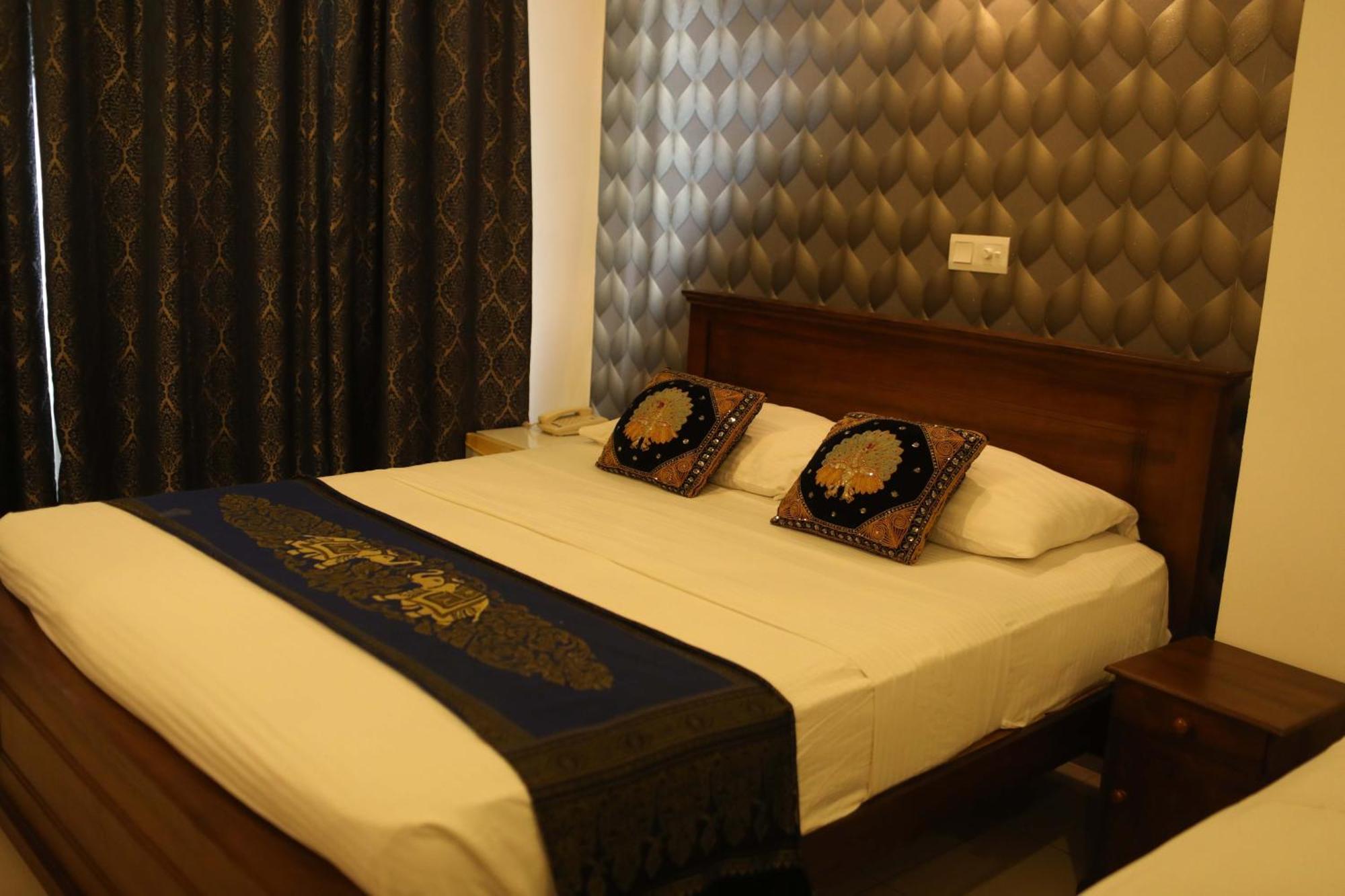 Kandy Supreme Hotel Exterior photo