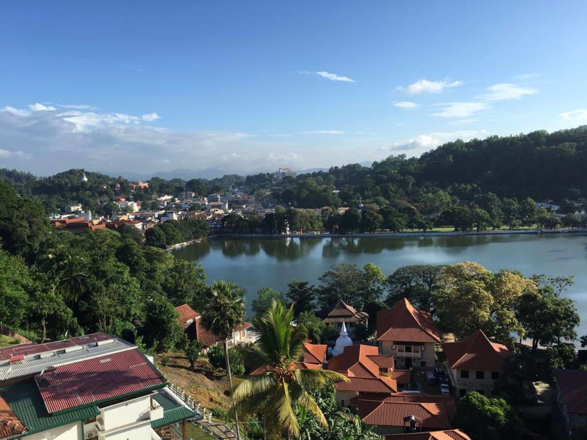 Kandy Supreme Hotel Exterior photo