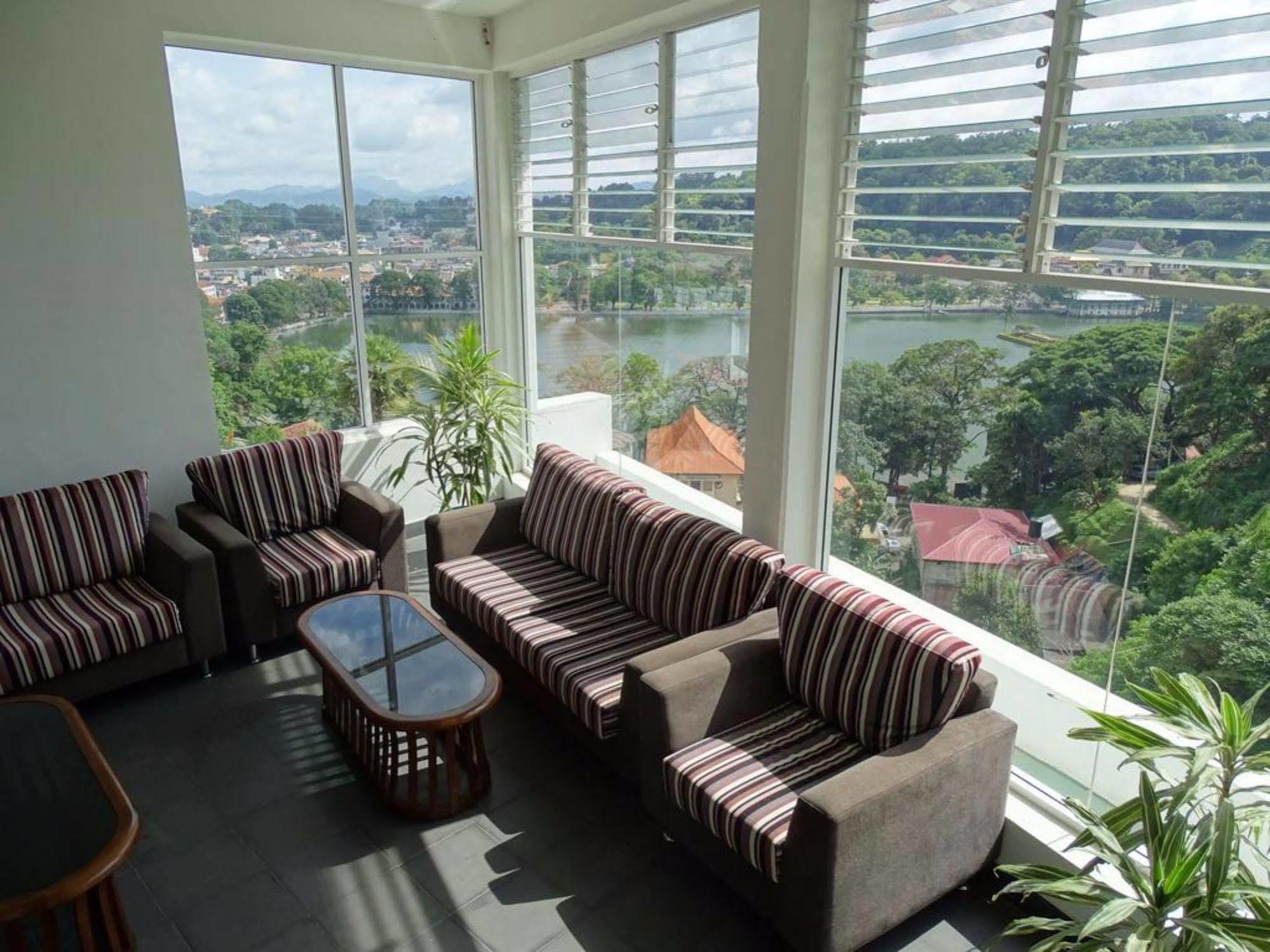 Kandy Supreme Hotel Exterior photo