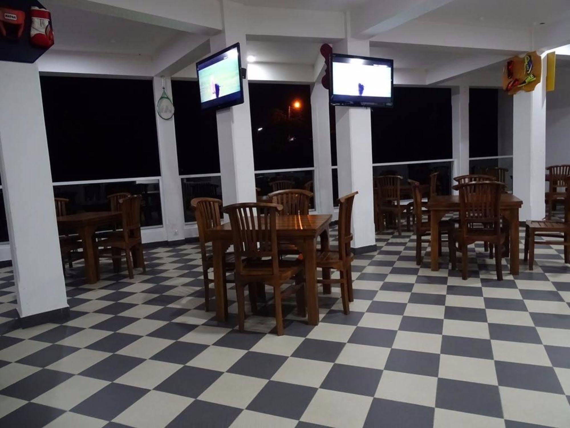 Kandy Supreme Hotel Exterior photo