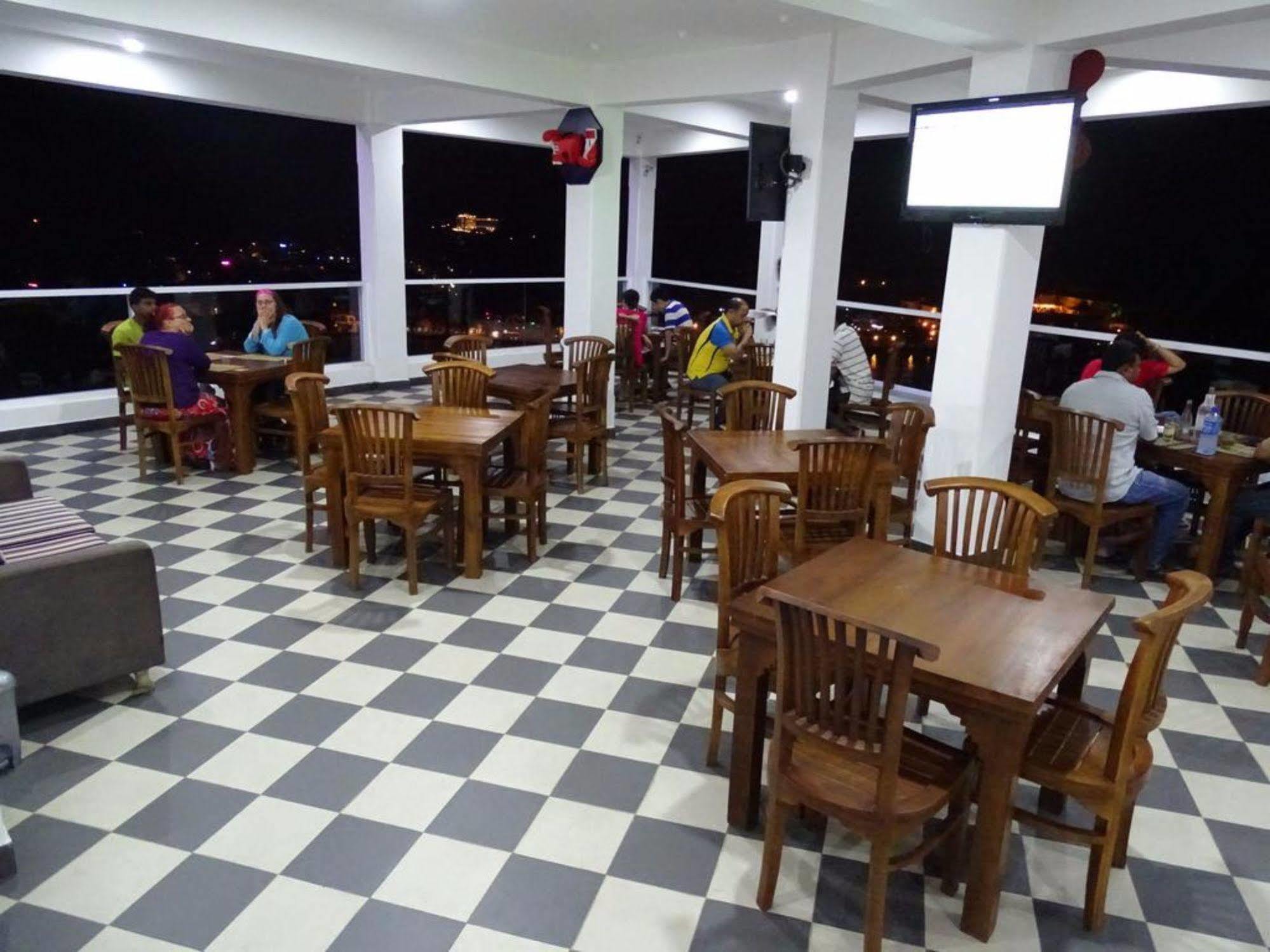 Kandy Supreme Hotel Exterior photo