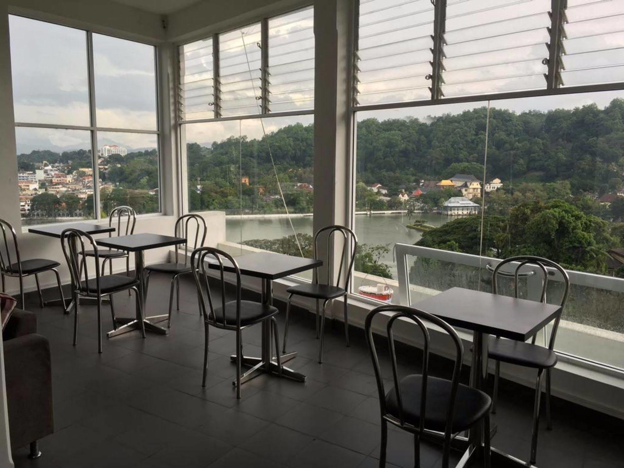 Kandy Supreme Hotel Exterior photo
