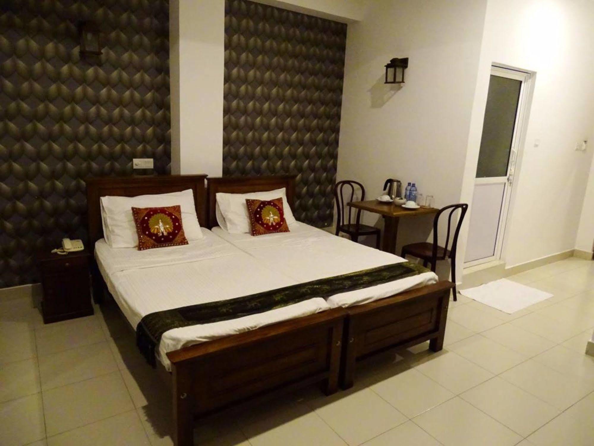 Kandy Supreme Hotel Exterior photo
