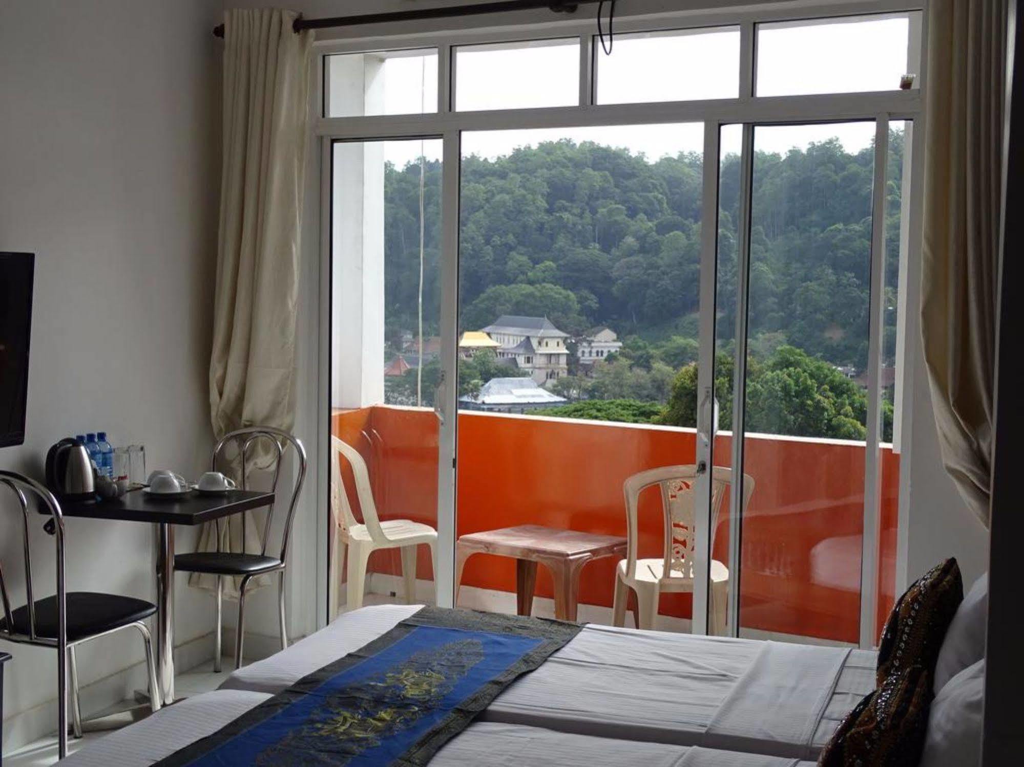 Kandy Supreme Hotel Exterior photo
