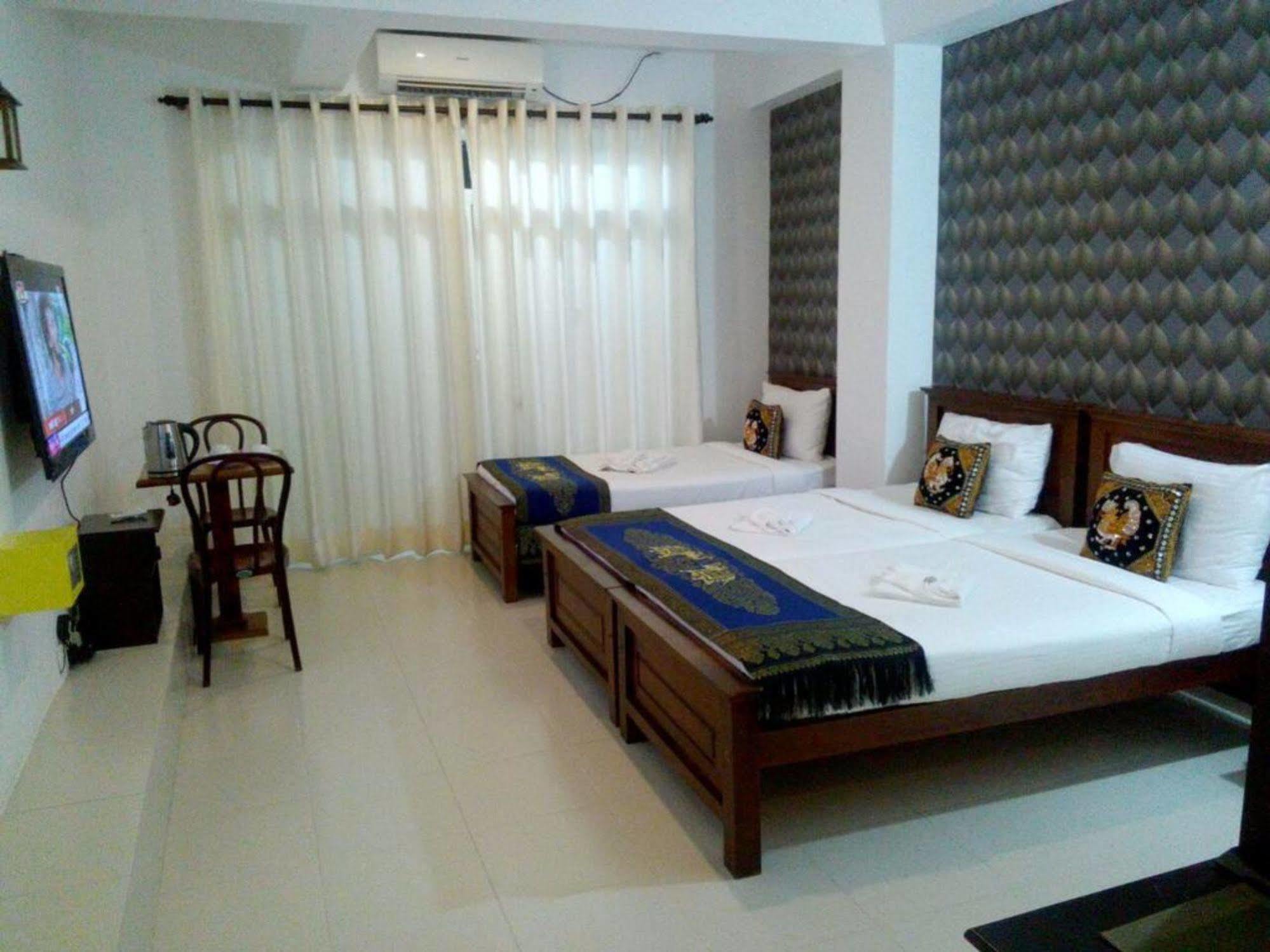 Kandy Supreme Hotel Exterior photo