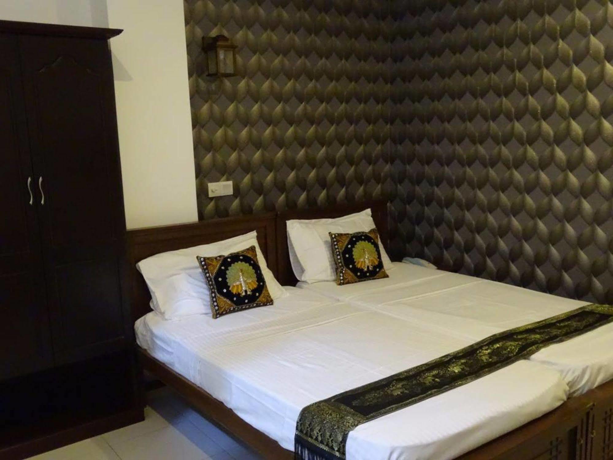 Kandy Supreme Hotel Exterior photo