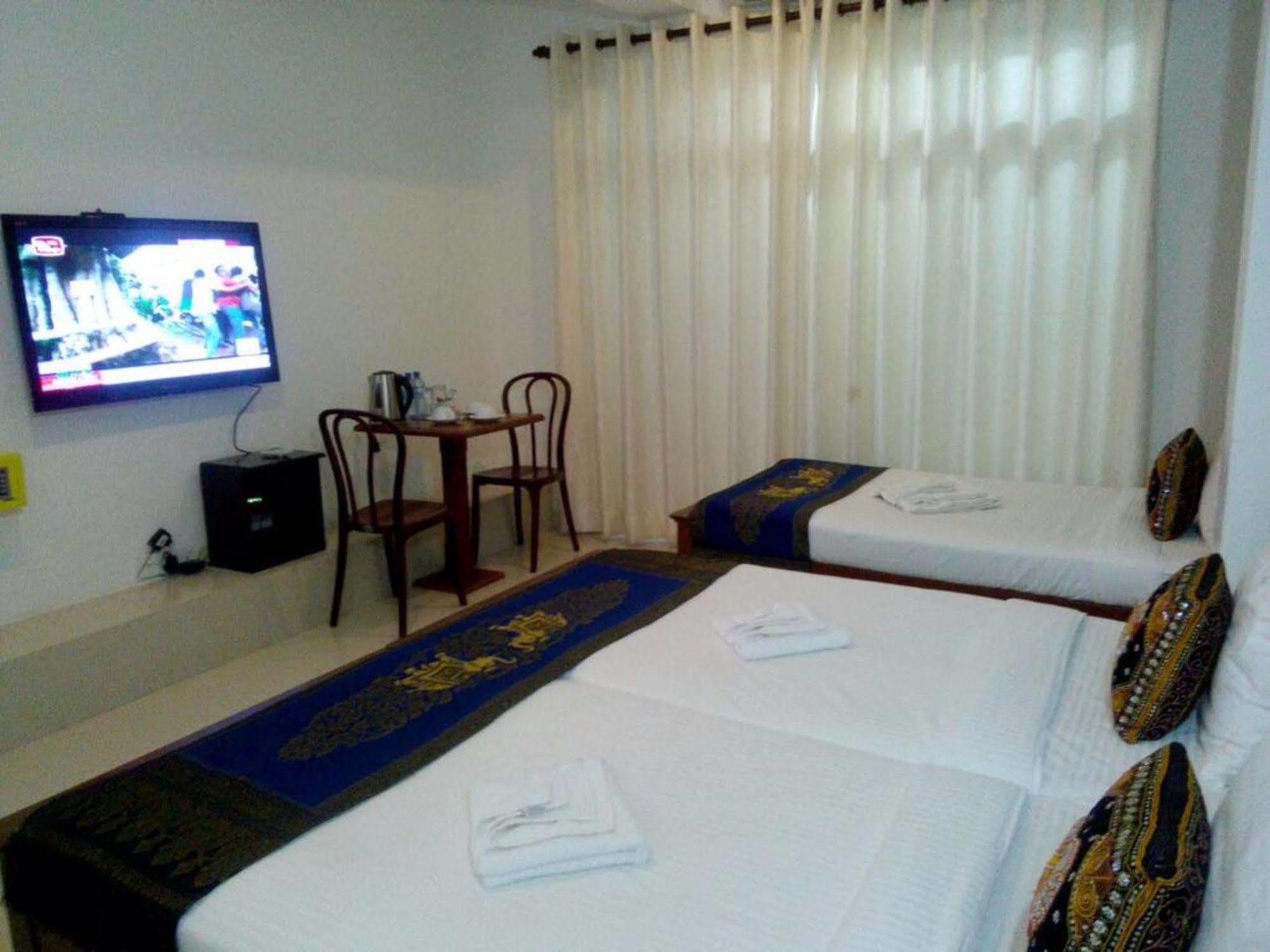 Kandy Supreme Hotel Exterior photo