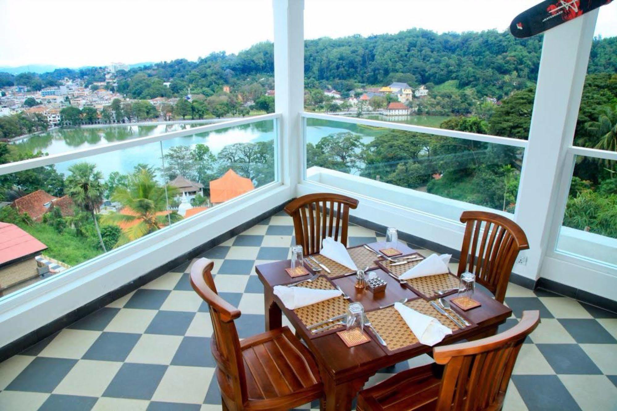 Kandy Supreme Hotel Exterior photo