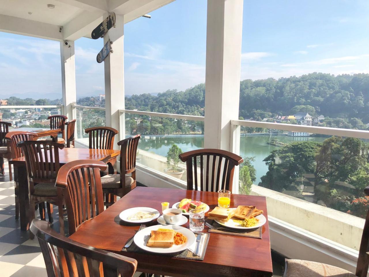 Kandy Supreme Hotel Exterior photo